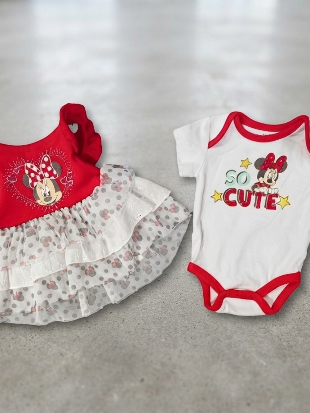Disney 0-3M Minnie Mouse Red and White Baby Outfit